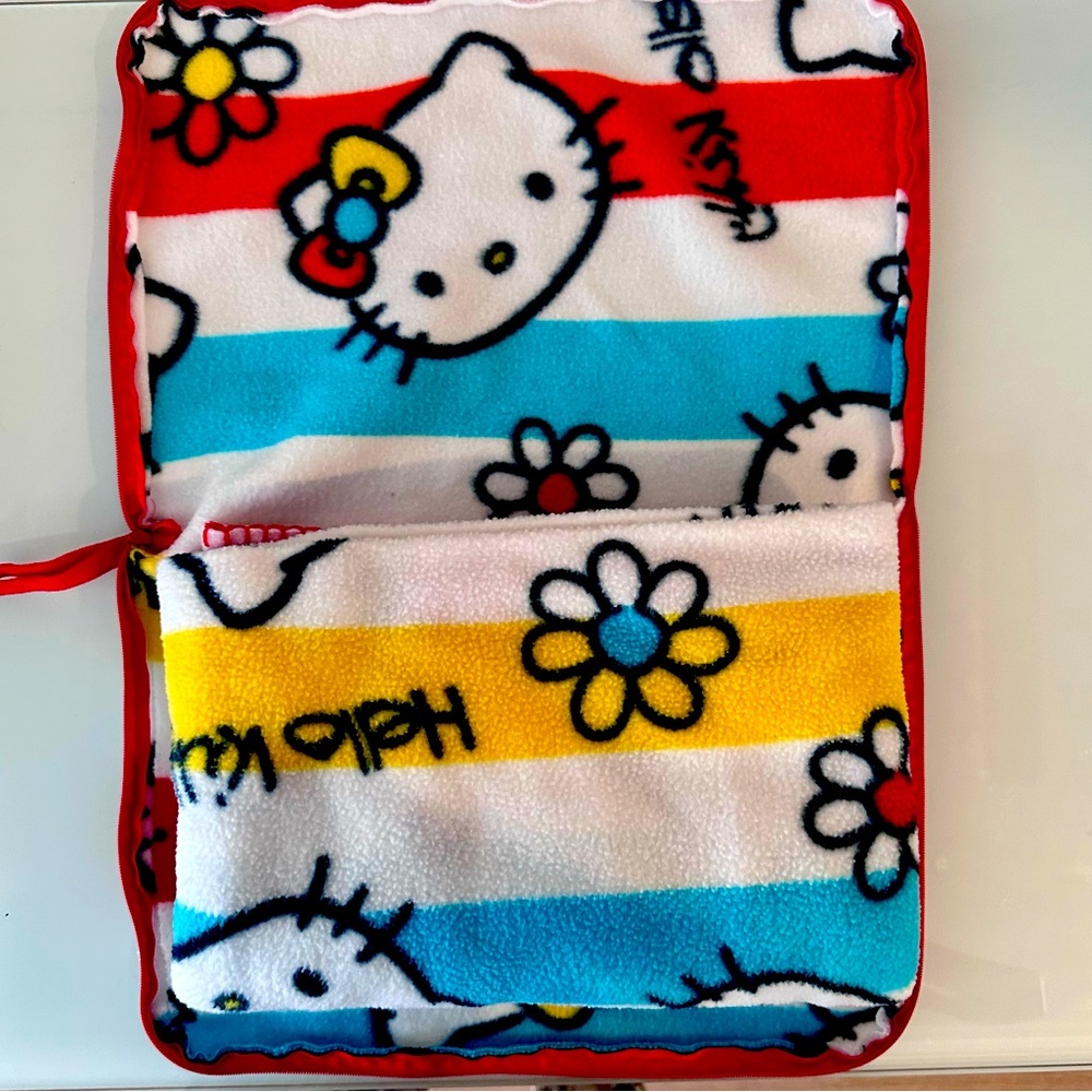 HELLO KITTY Travel Blanket With Bag ✈️